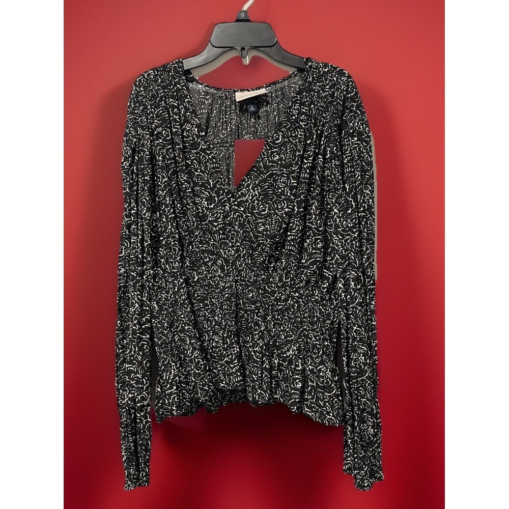 New!‎ Universal Thread Top Women's Long Sleeve Round Neck Black Floral Size XL